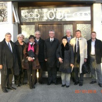 Við Oddfellowhúsið á Akranesi: