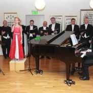 Veigarkórinn söng með aðstoð  10 ára stúlku