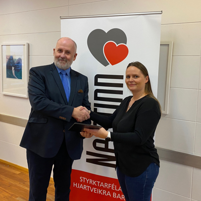 Guðmundi Eiríksson og Fríða Björk Arnardóttur, framkvæmdastjóra Neistans.