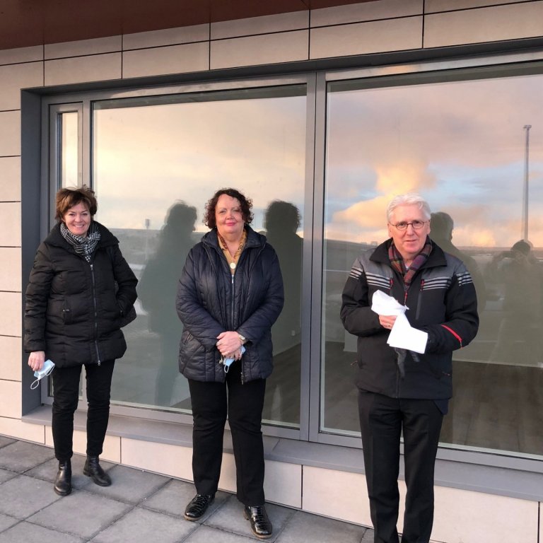 Á myndinni frá vinstri Guðlaug Birna Guðjónsdóttir, Hildur Helga Gísladóttir og Jónas Guðmundsson fo…