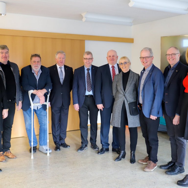 F.h. Erna Magnúsdóttir forstöðumaður ljóssins
Steindór Gunnlaugsson fomaður StLO
Ari Sigurfinnsson…