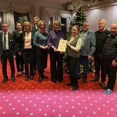 Myndin er frá afhendingu gjafarinnar. Frá vinstri Jóhann Ingason, Hanna Sigurjónsdóttir, Ragnheiður …